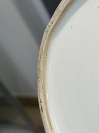 Paire de pots couverts en forme de tambour en porcelaine de Chine en bleu et blanc, marque de Jiajing, Kangxi