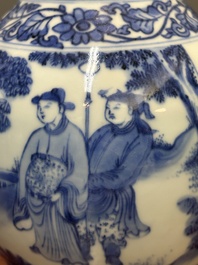 Verseuse en porcelaine de Chine en bleu et blanc &agrave; d&eacute;cor de figures dans un paysage, &eacute;poque Transition