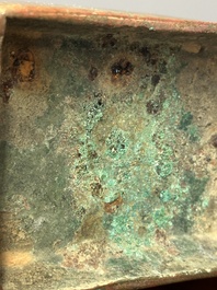 Vase archa&iuml;que de type 'bianhu' en bronze, Chine, Han