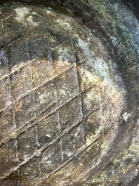Insolite br&ucirc;le-parfum archa&iuml;que de type 'gui' en bronze au couvercle en bois, Chine, Song