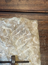 Un fragment en marbre blanc de Parvati et un fragment en marbre blanc de Tirthankara, Inde, 12/13&egrave;me