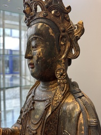 Grande sculpture en bronze laqu&eacute; et dor&eacute; repr&eacute;sentant un Bodhisattva, Chine, Ming
