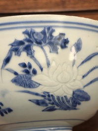 A Chinese blue and white 'Hatcher cargo' bowl with floral design, Transitional period
