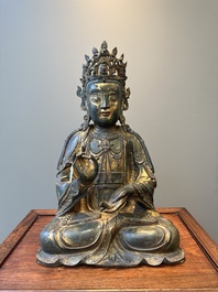 Grande sculpture en bronze laqu&eacute; et dor&eacute; repr&eacute;sentant un Bodhisattva, Chine, Ming