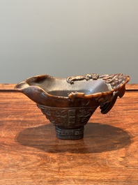 Coupe libatoire en corne de rhinoc&eacute;ros &agrave; d&eacute;cor de chilong, Chine, 17/18&egrave;me