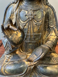 Grande sculpture en bronze laqu&eacute; et dor&eacute; repr&eacute;sentant un Bodhisattva, Chine, Ming