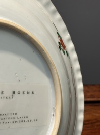 Drie Chinese famille verte borden en een theepot, Kangxi