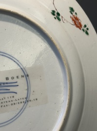Drie Chinese famille verte borden en een theepot, Kangxi