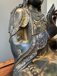 Grande sculpture en bronze laqu&eacute; et dor&eacute; repr&eacute;sentant un Bodhisattva, Chine, Ming