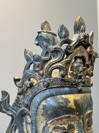 Grande sculpture en bronze laqu&eacute; et dor&eacute; repr&eacute;sentant un Bodhisattva, Chine, Ming