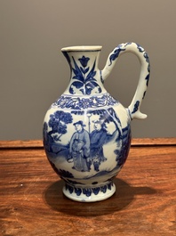 Verseuse en porcelaine de Chine en bleu et blanc &agrave; d&eacute;cor de figures dans un paysage, &eacute;poque Transition