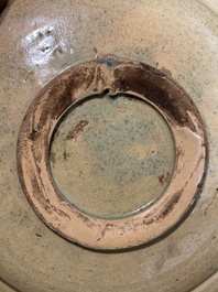 Joli plat en majolique en bleu et blanc &agrave; d&eacute;cor d'un ch&eacute;rubin ail&eacute;, Pays-Bas, probablement Harlingen, 2&egrave;me moiti&eacute; du 17&egrave;me