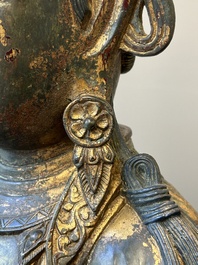 Grande sculpture en bronze laqu&eacute; et dor&eacute; repr&eacute;sentant un Bodhisattva, Chine, Ming