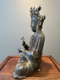 Grande sculpture en bronze laqu&eacute; et dor&eacute; repr&eacute;sentant un Bodhisattva, Chine, Ming