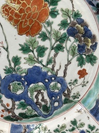 Drie Chinese famille verte borden en een theepot, Kangxi