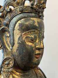 Grande sculpture en bronze laqu&eacute; et dor&eacute; repr&eacute;sentant un Bodhisattva, Chine, Ming