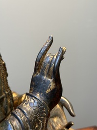 Grande sculpture en bronze laqu&eacute; et dor&eacute; repr&eacute;sentant un Bodhisattva, Chine, Ming