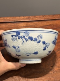 A Chinese blue and white 'Hatcher cargo' bowl with floral design, Transitional period