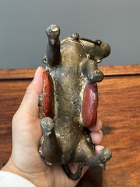Een zeldzame Chinese deels gelakt en verguld bronzen wierookhouder in de vorm van een paard, Yuan/vroege Ming