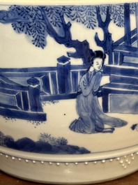 Paire de pots couverts en forme de tambour en porcelaine de Chine en bleu et blanc, marque de Jiajing, Kangxi