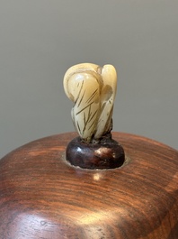 Insolite br&ucirc;le-parfum archa&iuml;que de type 'gui' en bronze au couvercle en bois, Chine, Song