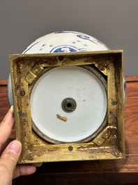 Een Chinese blauw-witte en koperrode 'draken' vaas met verguld bronzen montuur, 18e eeuw