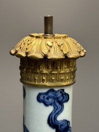 Een Chinese blauw-witte en koperrode 'draken' vaas met verguld bronzen montuur, 18e eeuw