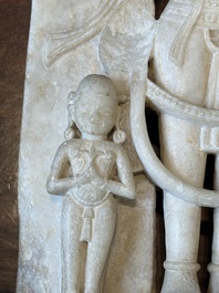 Un fragment en marbre blanc de Parvati et un fragment en marbre blanc de Tirthankara, Inde, 12/13&egrave;me