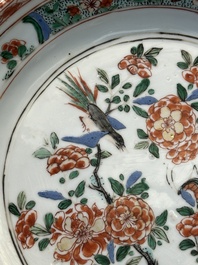Drie Chinese famille verte borden en een theepot, Kangxi