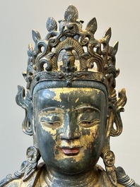 Grande sculpture en bronze laqu&eacute; et dor&eacute; repr&eacute;sentant un Bodhisattva, Chine, Ming