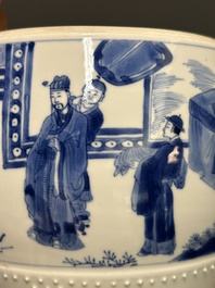 Paire de pots couverts en forme de tambour en porcelaine de Chine en bleu et blanc, marque de Jiajing, Kangxi