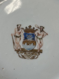Een Chinese wapenschotel met het wapen van de familie Broman voor de Zweedse markt, Qianlong, ca. 1747