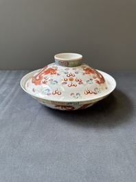 A Chinese famille rose bowl and cover with dragons chasing pearls, Guangxu mark, 19th C.