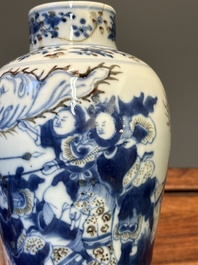 Paire de vases couverts en porcelaine de Chine en bleu, blanc et rouge de cuivre, marque de Kangxi, 19&egrave;me