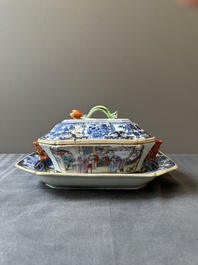 Une soupi&egrave;re couverte sur son support en porcelaine de Chine famille rose &agrave; d&eacute;cor mandarin et une th&eacute;i&egrave;re couverte, Qianlong