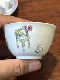 Tasse et soucoupe en porcelaine de Chine famille rose &agrave; d&eacute;cor d'une dame avec un gar&ccedil;on, Yongzheng
