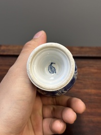 Vijf Chinese blauw-witte vazen, Kangxi
