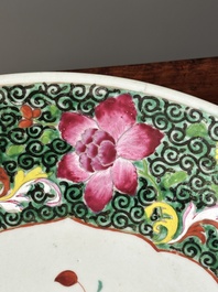 Plat en porcelaine de Chine famille rose &agrave; d&eacute;cor floral, Qianlong