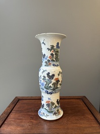 Vase de forme 'gu' en porcelaine de Chine doucai &agrave; d&eacute;cor de coq, marque de Qianlong, 19&egrave;me