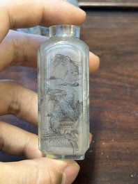Cinq tabati&egrave;res en verre peint &agrave; l'int&eacute;rieur, Chine, 20&egrave;me