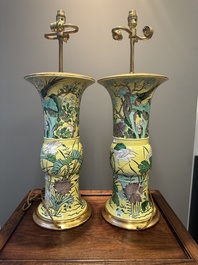 Paire de vases de forme 'gu' en biscuit &eacute;maill&eacute; verte mont&eacute;s en lampes en bronze dor&eacute;, Chine, 19&egrave;me