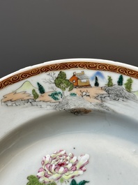 Une collection vari&eacute;e de huit pi&egrave;ces en porcelaine de Chine famille rose, 18/19&egrave;me