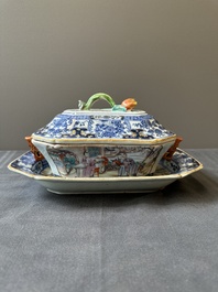 Une soupi&egrave;re couverte sur son support en porcelaine de Chine famille rose &agrave; d&eacute;cor mandarin et une th&eacute;i&egrave;re couverte, Qianlong