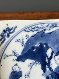 Carreau en porcelaine de Chine en bleu et blanc &agrave; d&eacute;cor de 'Longue Dame', Kangxi