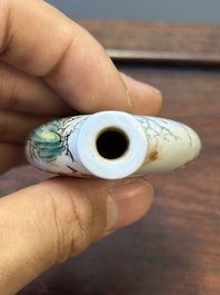 Tabati&egrave;re en porcelaine de Chine famille verte &agrave; d&eacute;cor de mariage de la s&oelig;ur de Zongkui, 19&egrave;me