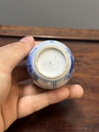 Vijf Chinese blauw-witte vazen, Kangxi