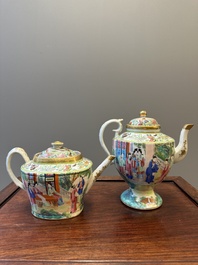 Twee fijne Chinese Canton famille rose theepotten, 19e eeuw