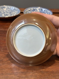 Een verzameling van 23 Chinese koppen en schotels, Kangxi/Qianlong