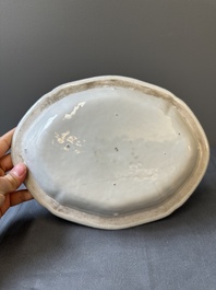 Een ovale Chinese Canton famille rose kom met figuratief decor, 19e eeuw