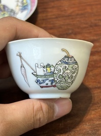 Tasse et soucoupe en porcelaine de Chine famille rose &agrave; d&eacute;cor d'une dame avec un gar&ccedil;on, Yongzheng